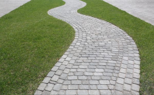 Cost of Yard Walkway Construction in De Pere